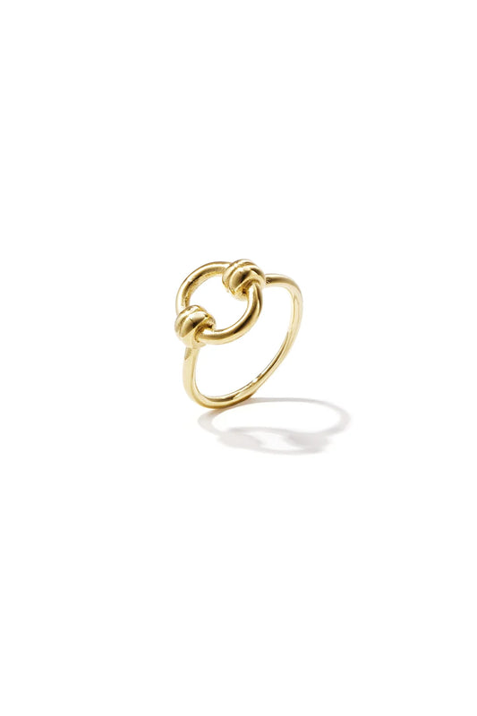 Minimalist ring with a circle